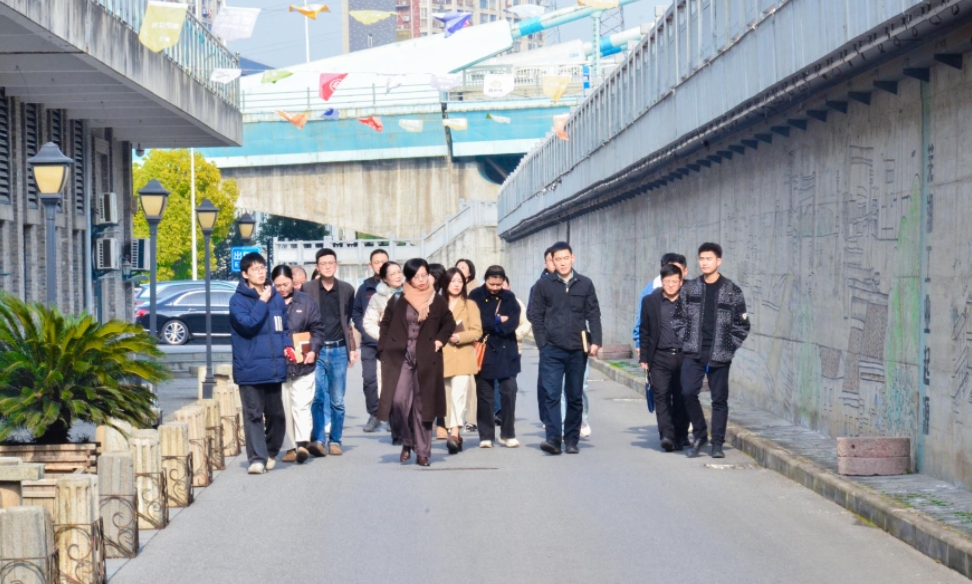 “走進(jìn)園區(qū)，共享未來(lái)”鏡湖區(qū)高層次人才服務(wù)企業(yè)雙向促進(jìn)對(duì)接交流活動(dòng)在園舉辦